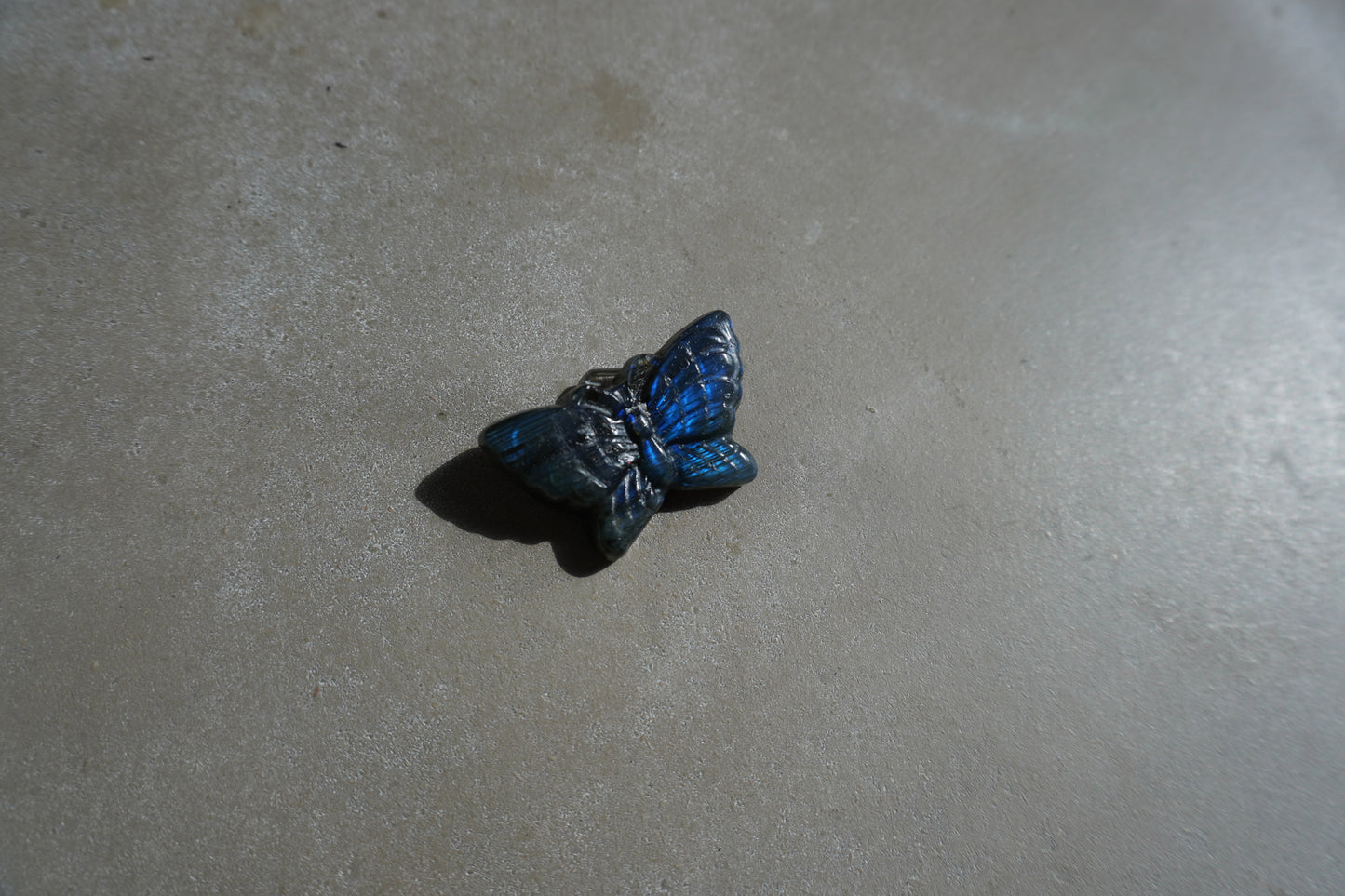 Labradorit Schmetterling