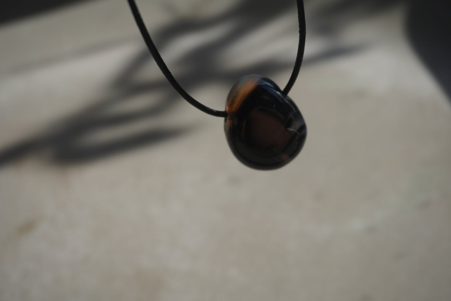 Onyx Anhänger mit Lederband