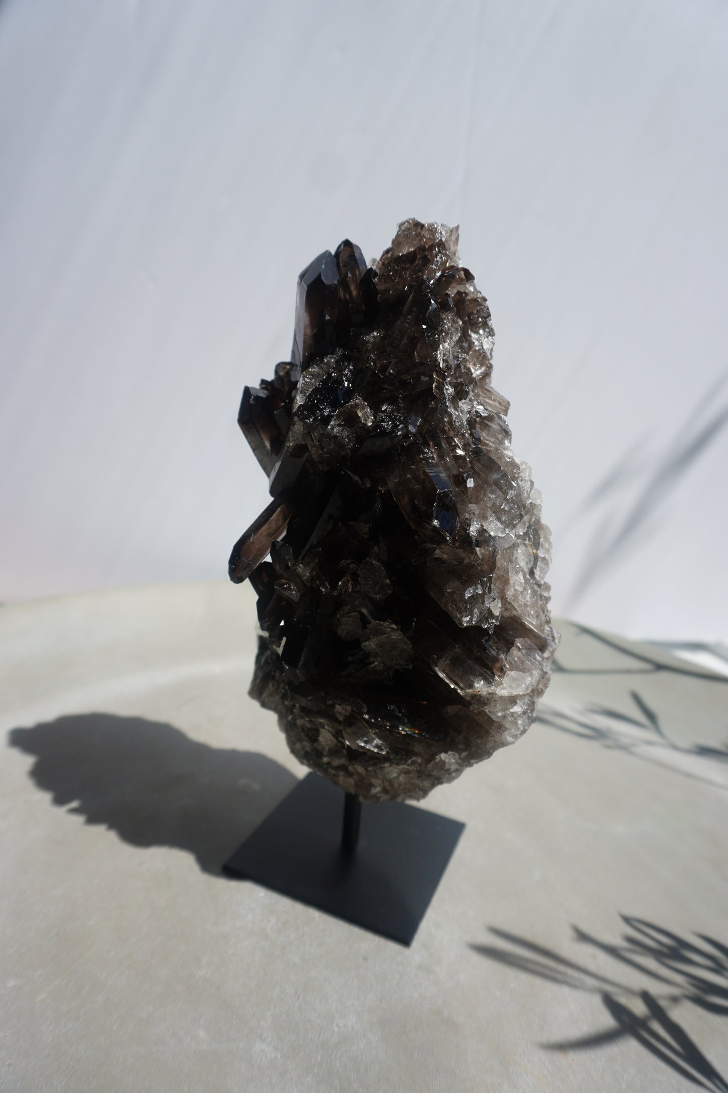 Rauchquarzstufe auf Metallständer