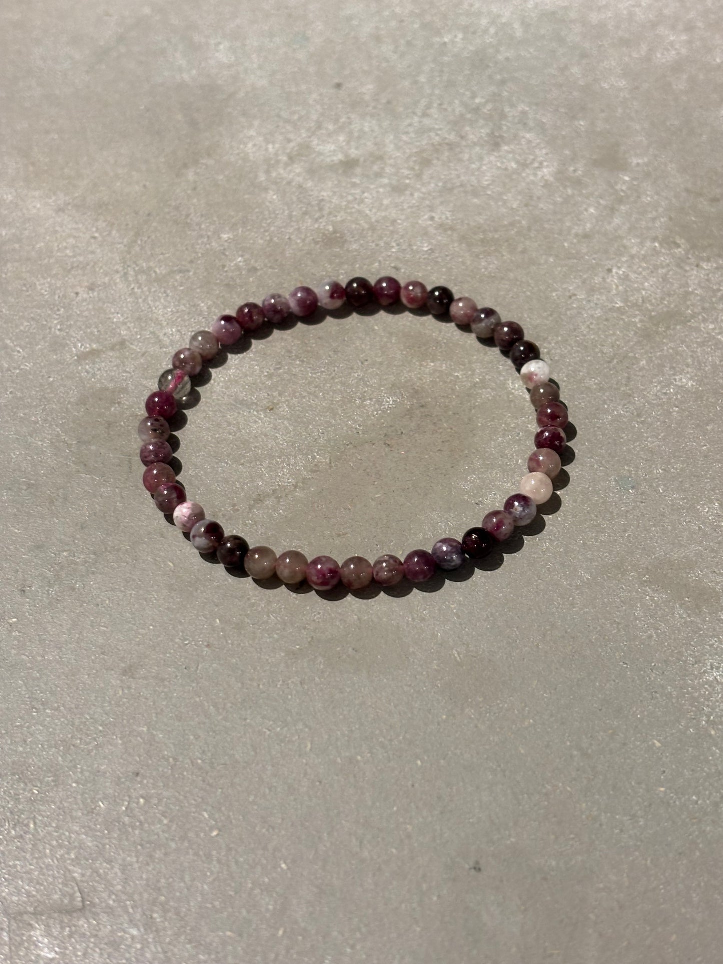 Roter Turmalin in Quarz Kugelarmband