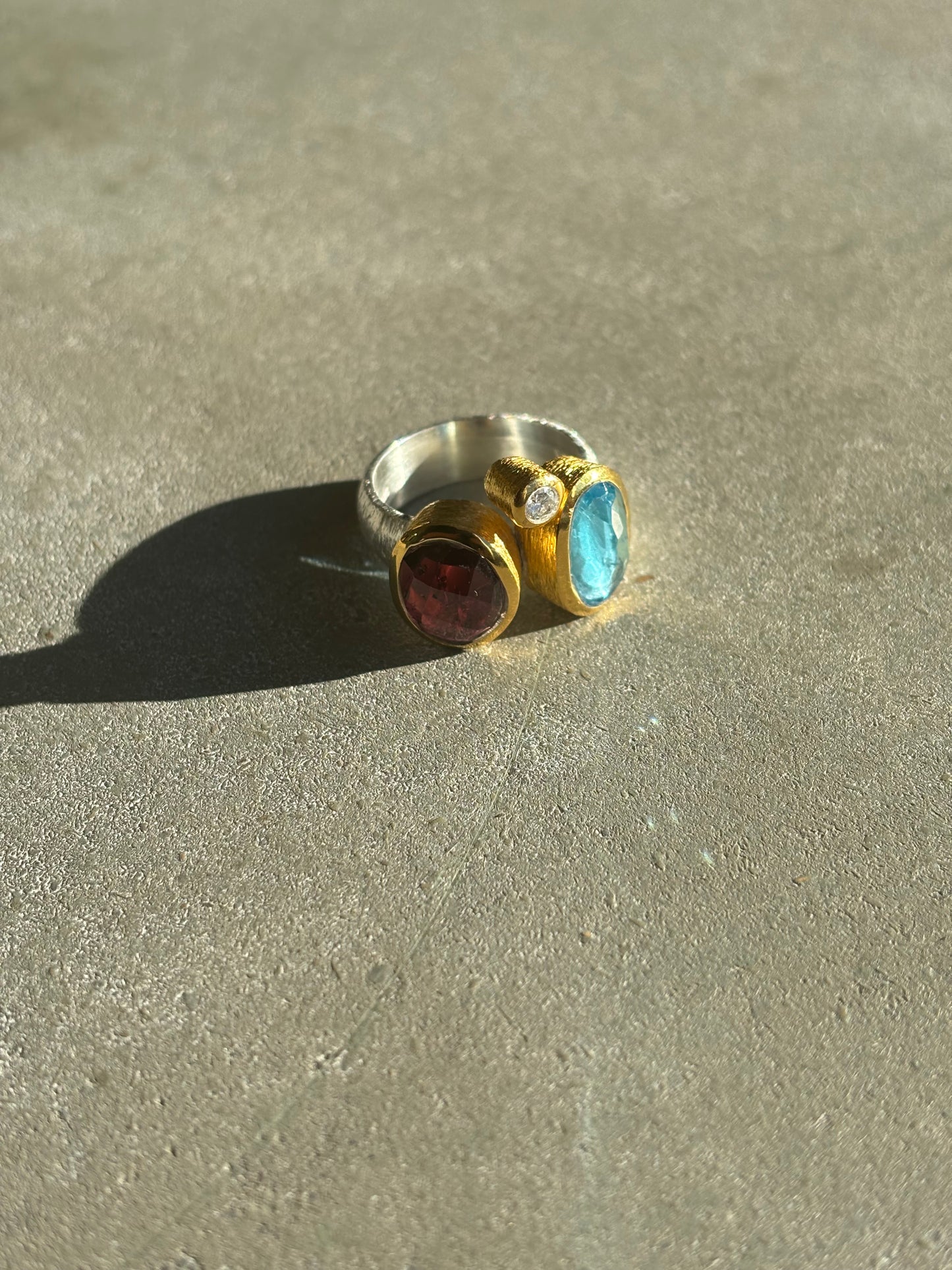 Unikat - Granat, Blautopas & Diamant Ring