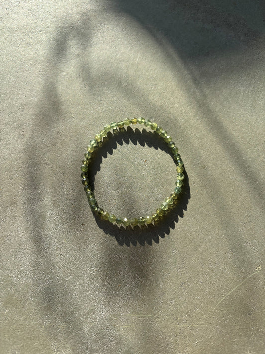 Grüner Apatit Kugelarmband facettiert