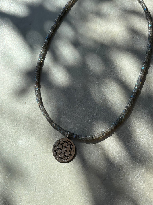 Labradorit Halskette "Lebensblume" Silber
