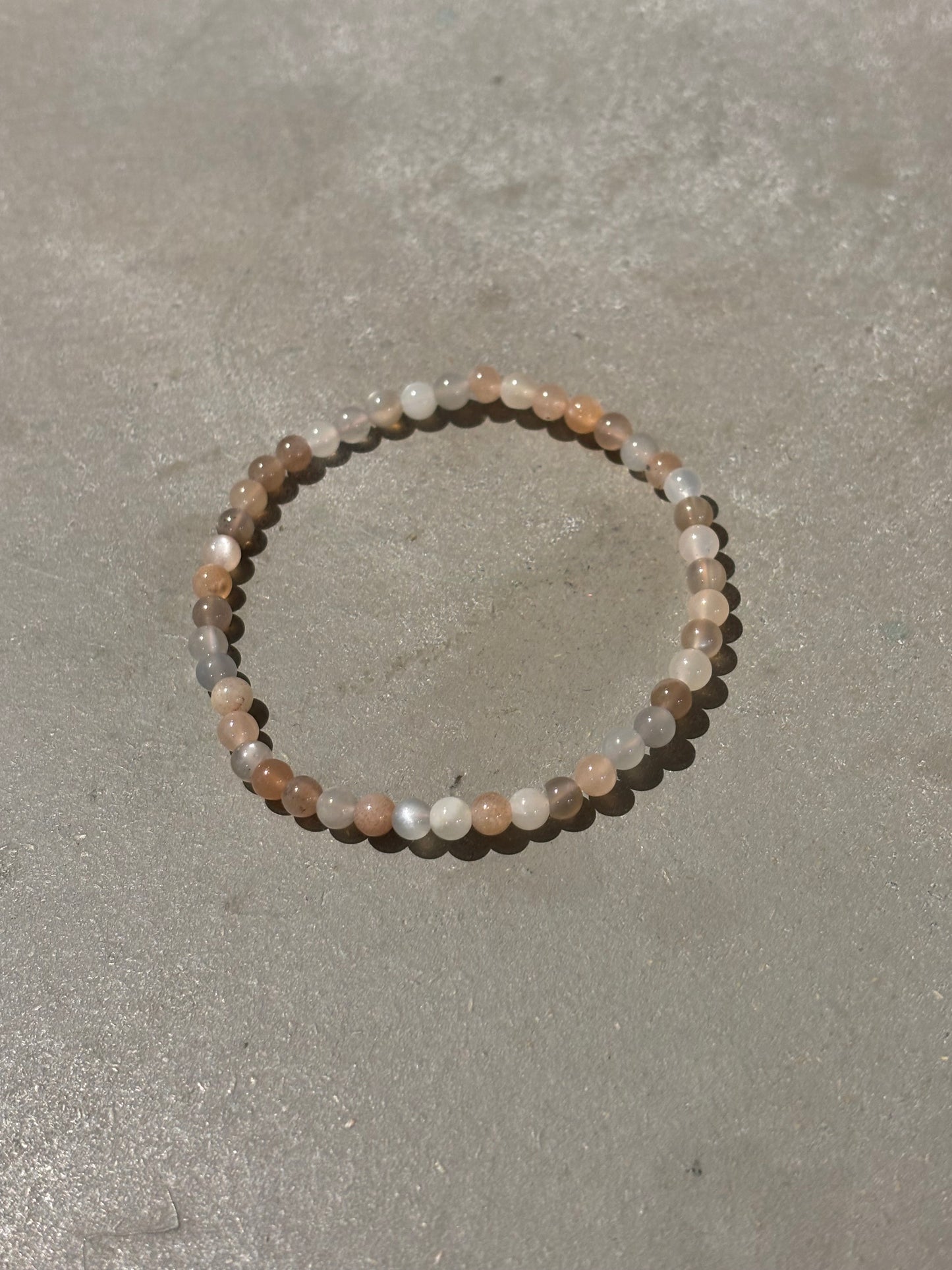 Mondstein Kugelarmband
