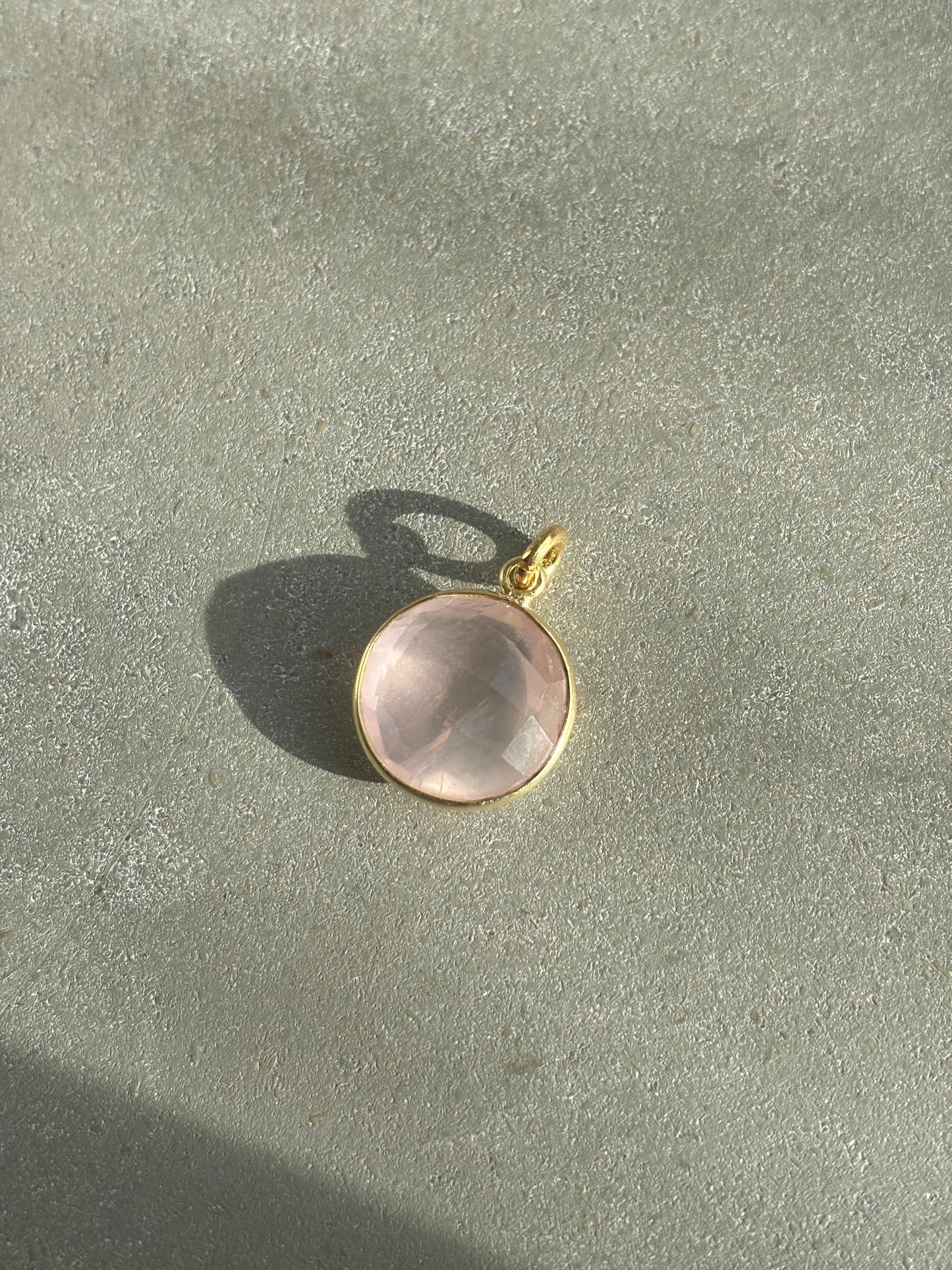 Rosenquarz Anhänger Gold