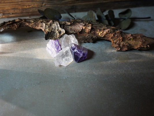 Edelsteinmischung Kristallklar: Amethyst, Bergkristall - Rohsteine